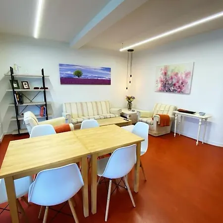 Piso Centrico Con Terraza Amplia Y Garaje