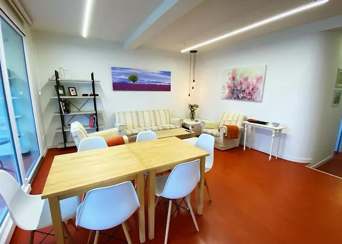 Piso Centrico Con Terraza Amplia Y Garaje