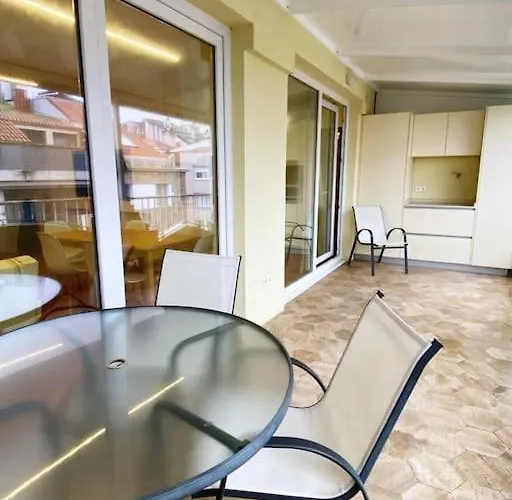 Piso Centrico Con Terraza Amplia Y Garaje 比戈